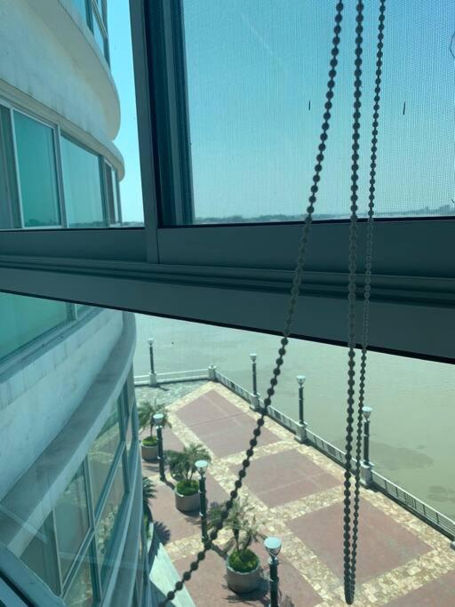 Apartamento Vista Al Rio Puerto Santana Riverfront 1 Guayaquil Exteriör bild